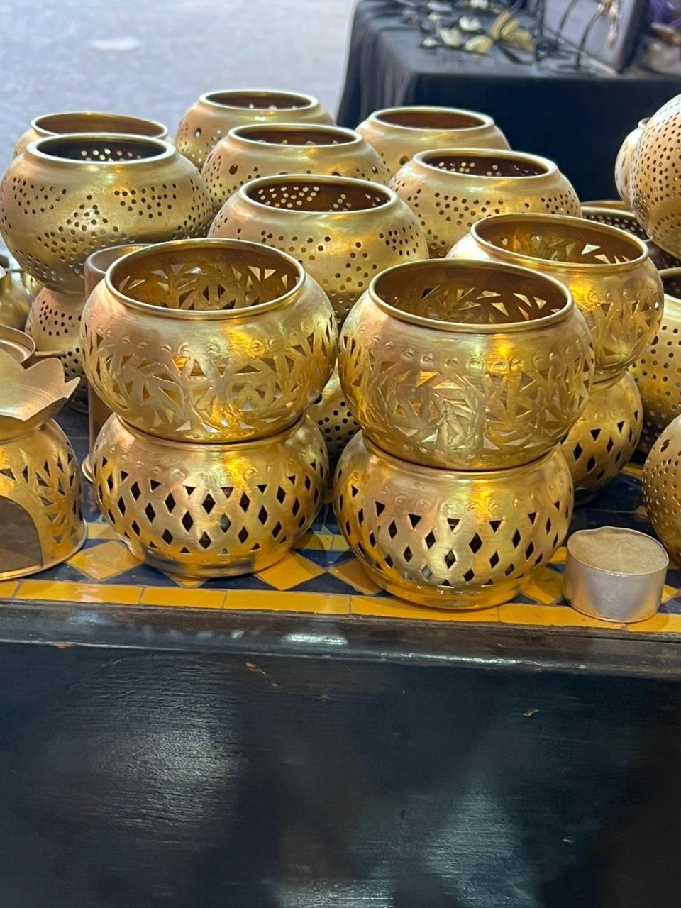 Détail de Trio de Miroirs Marocains Dorés — En cuivre — Cœur, Cercle & Hilal